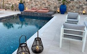 Cora May Central Villa With Private Pool 200M To The Beach